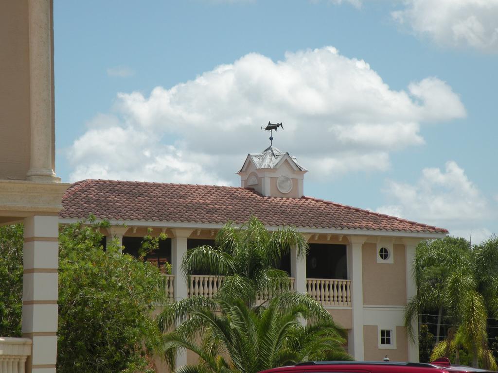 Tradewinds Homosassa Marina Resort Exterior photo